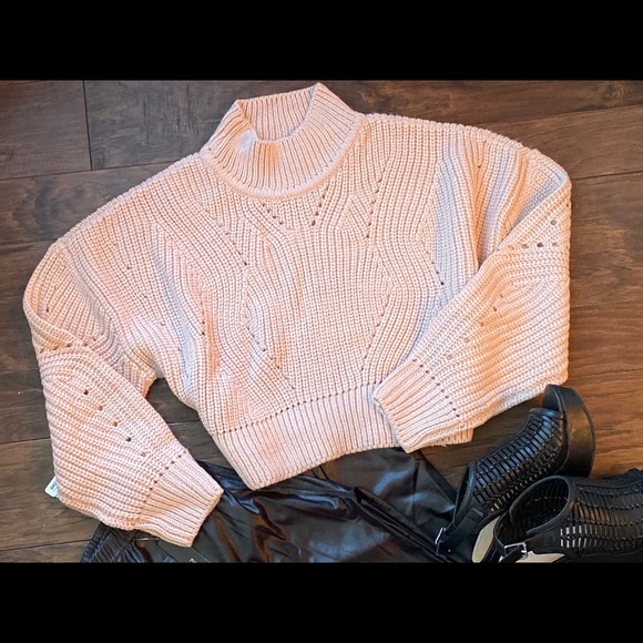 cloth Sweaters - Francesca’s Cropped Mock Neck Sweater Small NEW